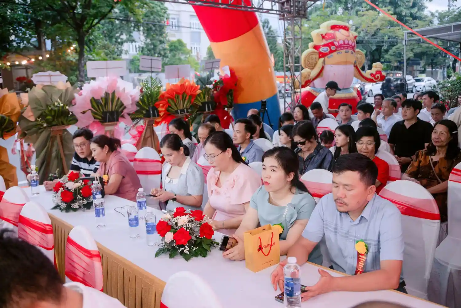 Khai truong showroom sam ngoc linh sam sam 02