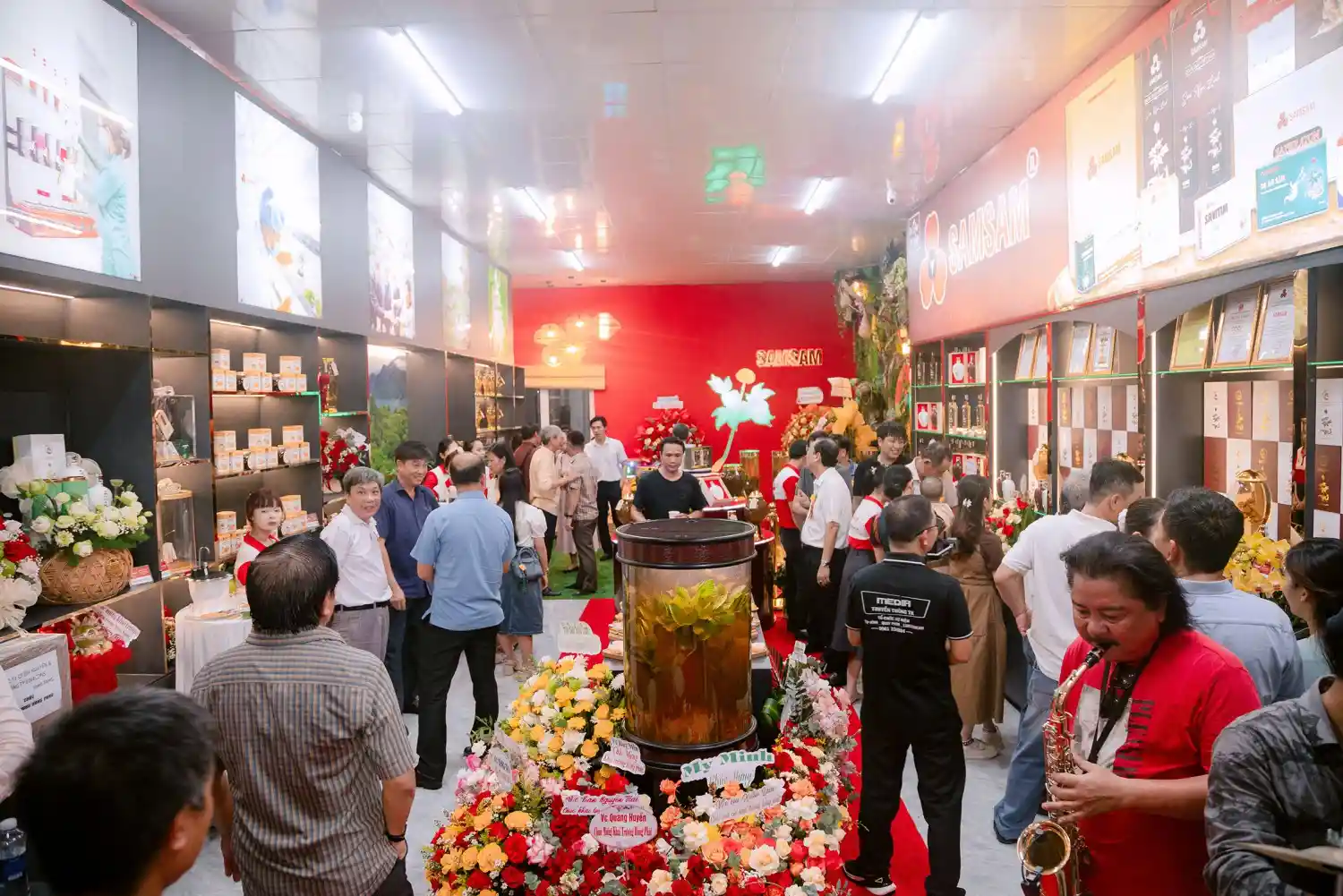Khai truong showroom sam ngoc linh sam sam 03